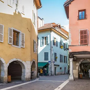 https://le-veyrier-small-studio-for-2-people-in-the-heart-of.hotels-rhonealpes.com